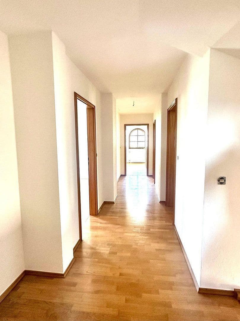 Pronájem domu 200 m², pozemek 1.100 m², Coburg, Bavorsko Pronájem domu 200 m², pozemek 1.100 m², Coburg, Bavorsko