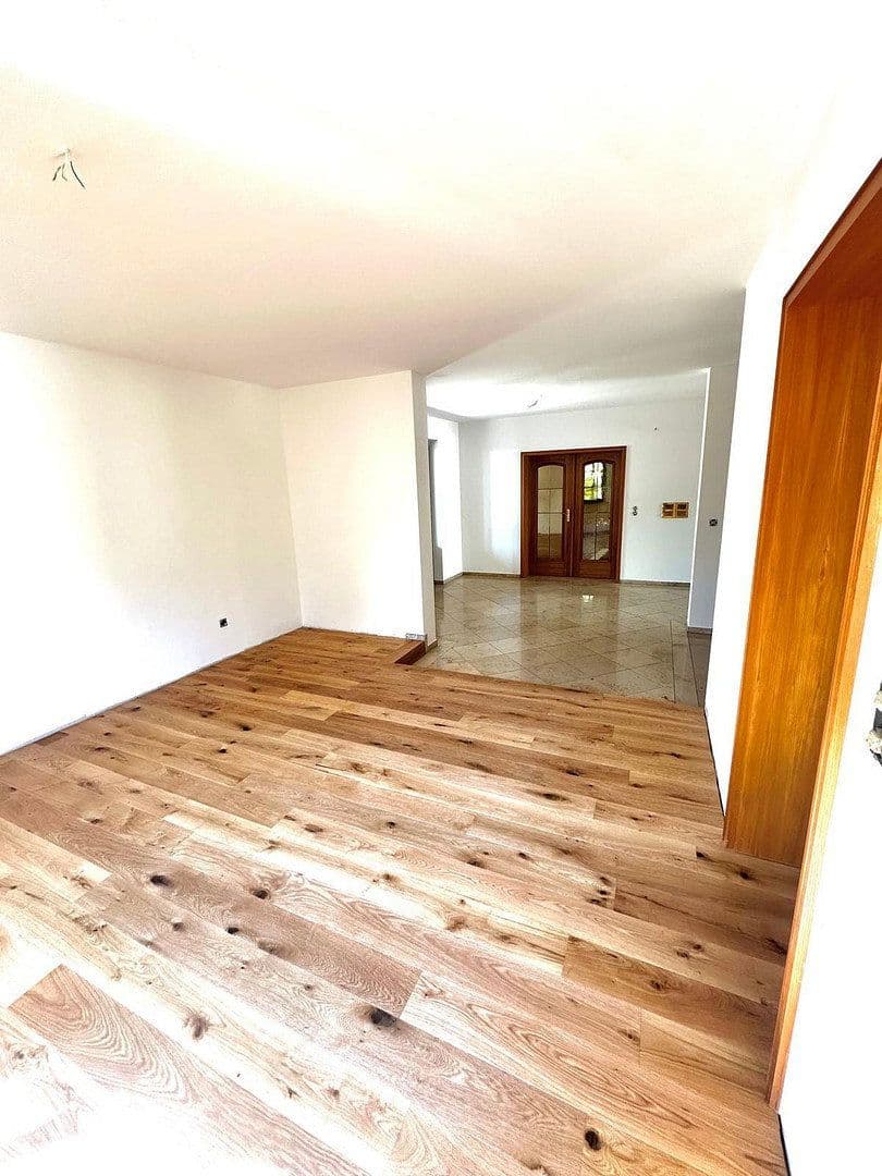 Pronájem domu 200 m², pozemek 1.100 m², Coburg, Bavorsko Pronájem domu 200 m², pozemek 1.100 m², Coburg, Bavorsko