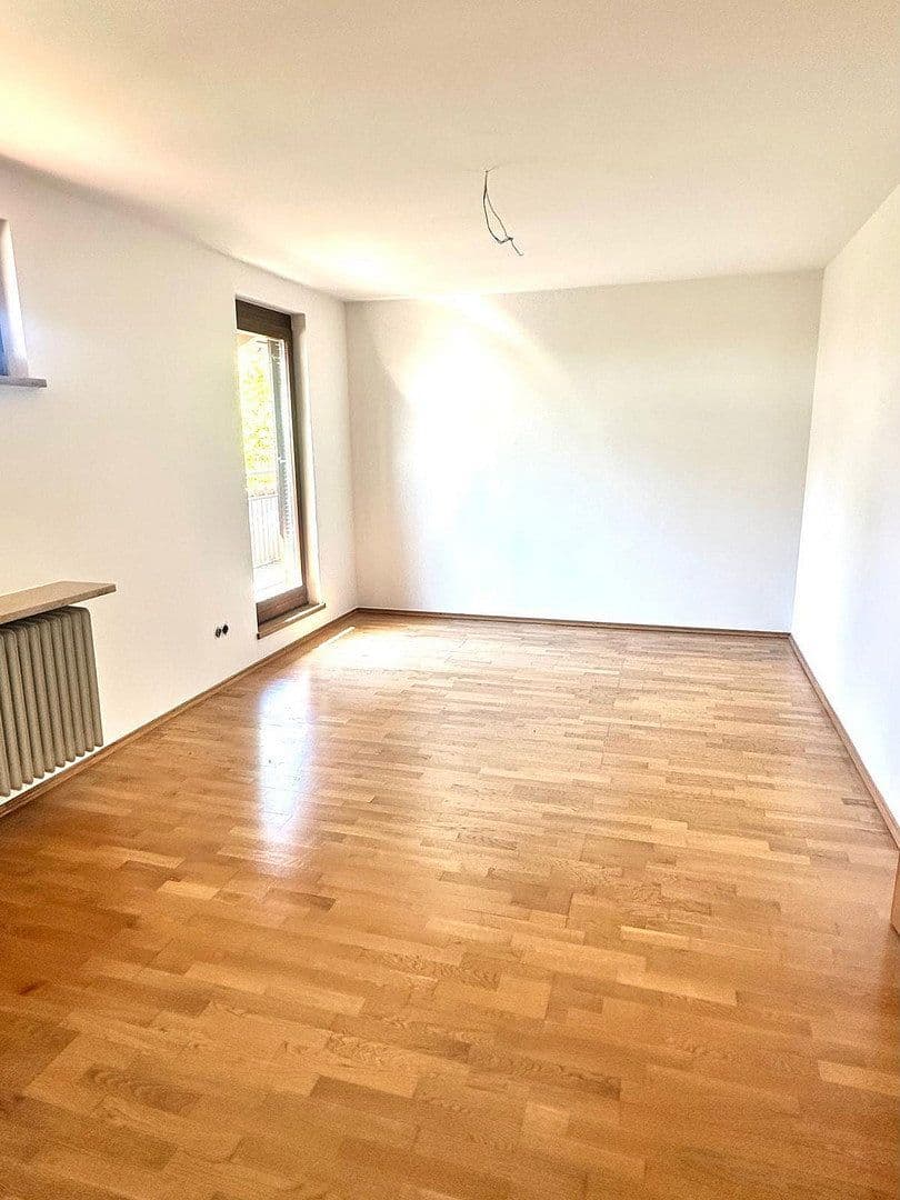 Pronájem domu 200 m², pozemek 1.100 m², Coburg, Bavorsko Pronájem domu 200 m², pozemek 1.100 m², Coburg, Bavorsko