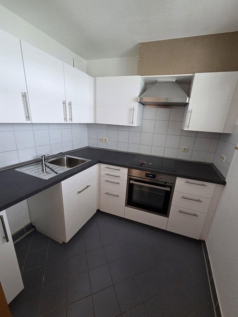 Pronájem bytu 2+1 60 m², Walter-Gropius-Str. 3, Reutlingen, Bádensko-Württembersko Pronájem bytu 2+1 60 m², Walter-Gropius-Str. 3, Reutlingen, Bádensko-Württembersko