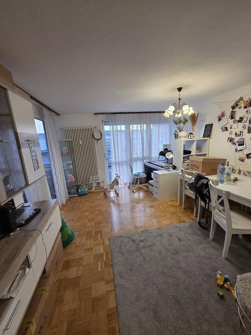 Pronájem bytu 2+1 60 m², Walter-Gropius-Str. 3, Reutlingen, Bádensko-Württembersko Pronájem bytu 2+1 60 m², Walter-Gropius-Str. 3, Reutlingen, Bádensko-Württembersko
