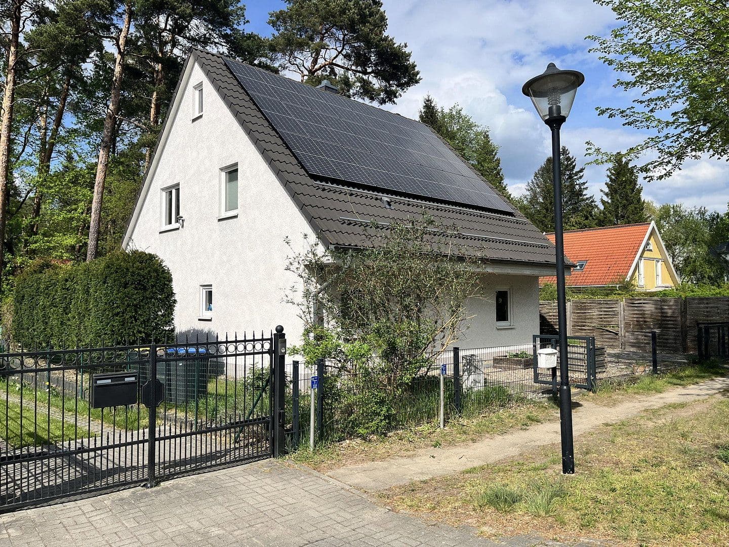 Prodej domu 134 m², pozemek 655 m², Magedeburgerstr 30, Glienicke/Nordbahn, Braniborsko Prodej domu 134 m², pozemek 655 m², Magedeburgerstr 30, Glienicke/Nordbahn, Braniborsko