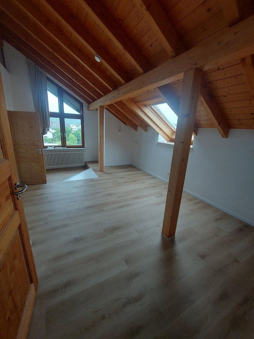Pronájem bytu 4+1 150 m², Emmendingen, Bádensko-Württembersko Pronájem bytu 4+1 150 m², Emmendingen, Bádensko-Württembersko