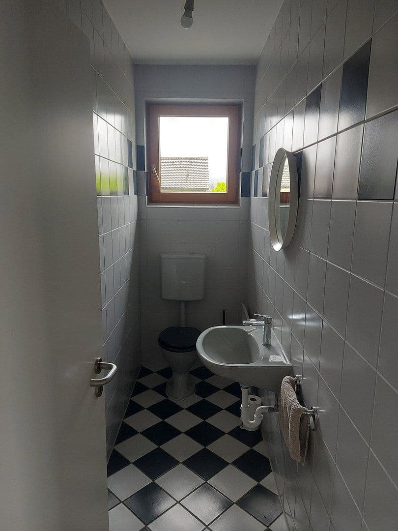 Pronájem bytu 4+1 150 m², Emmendingen, Bádensko-Württembersko Pronájem bytu 4+1 150 m², Emmendingen, Bádensko-Württembersko