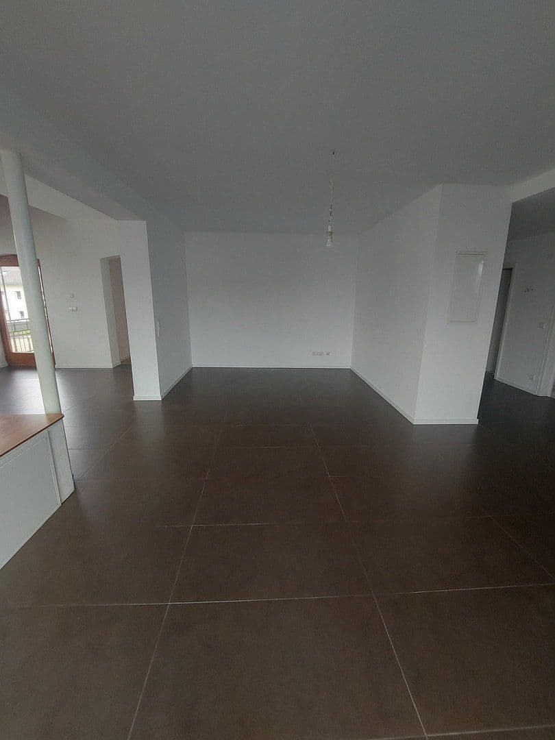 Pronájem bytu 4+1 150 m², Emmendingen, Bádensko-Württembersko Pronájem bytu 4+1 150 m², Emmendingen, Bádensko-Württembersko