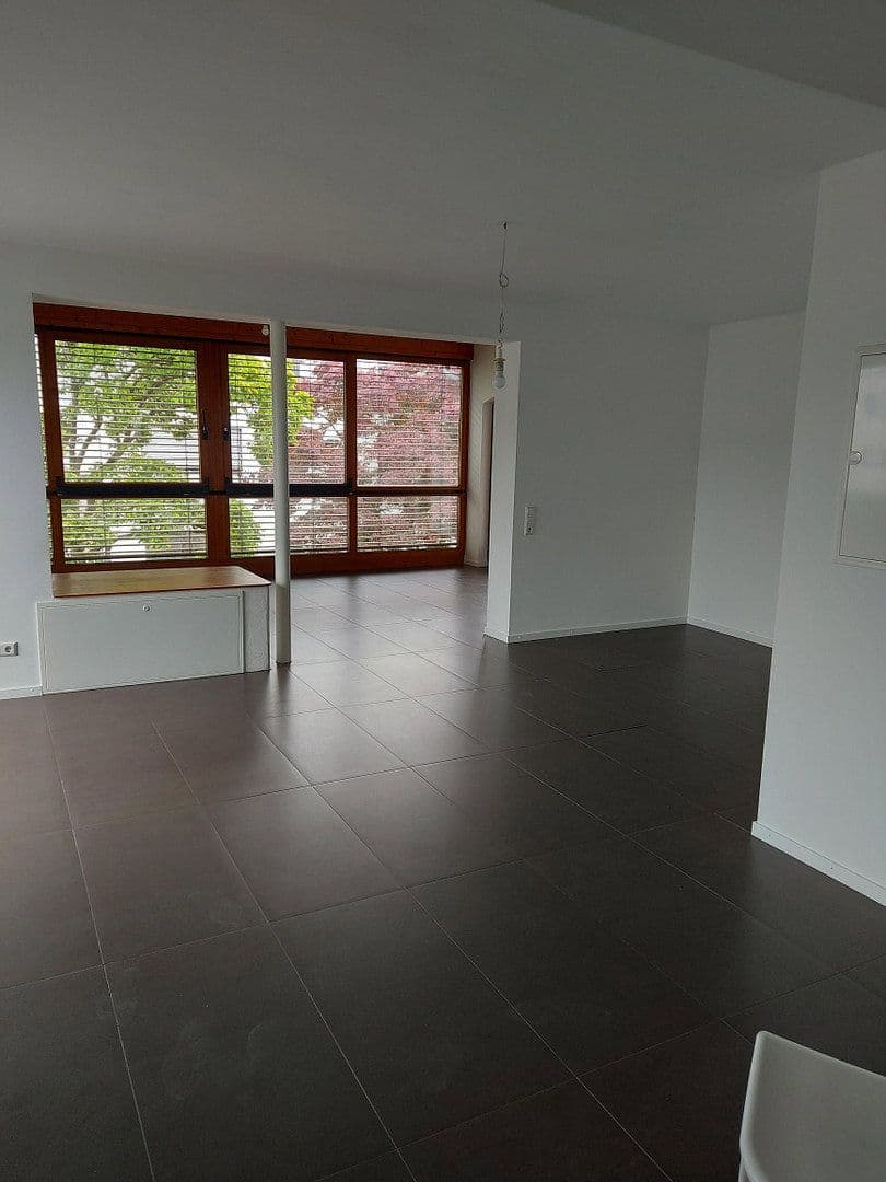 Pronájem bytu 4+1 150 m², Emmendingen, Bádensko-Württembersko Pronájem bytu 4+1 150 m², Emmendingen, Bádensko-Württembersko