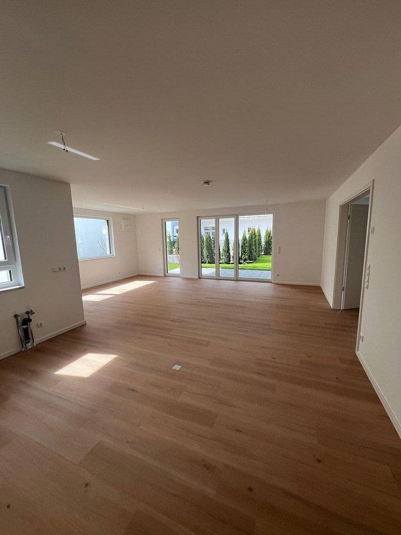 Pronájem bytu 3+1 98 m², Dorfstraße 11b, Germering, Bavorsko Pronájem bytu 3+1 98 m², Dorfstraße 11b, Germering, Bavorsko