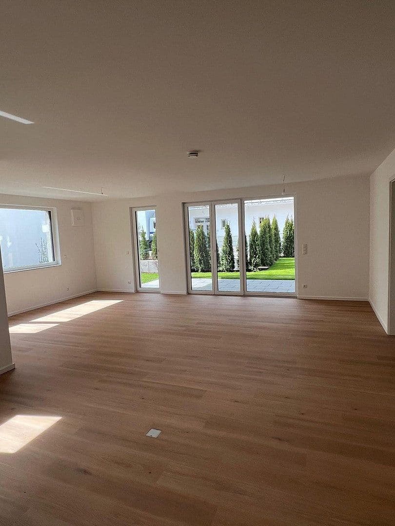 Pronájem bytu 3+1 98 m², Dorfstraße 11b, Germering, Bavorsko Pronájem bytu 3+1 98 m², Dorfstraße 11b, Germering, Bavorsko