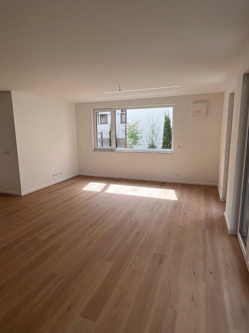 Pronájem bytu 3+1 98 m², Dorfstraße 11b, Germering, Bavorsko Pronájem bytu 3+1 98 m², Dorfstraße 11b, Germering, Bavorsko