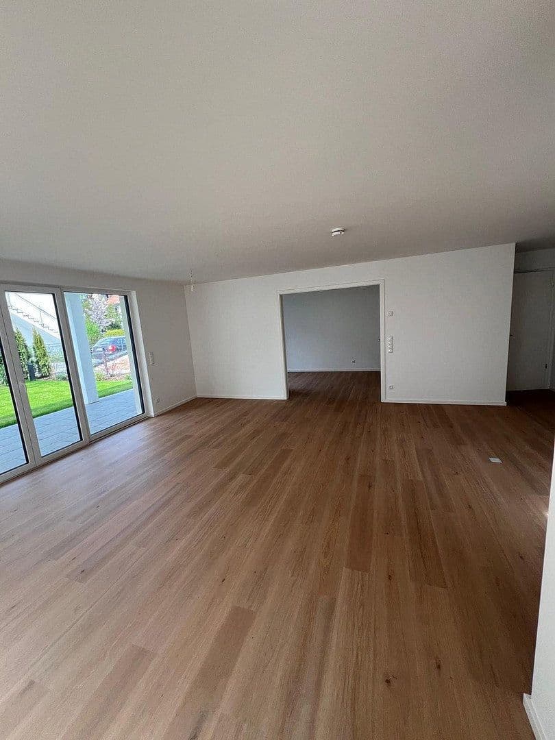 Pronájem bytu 3+1 98 m², Dorfstraße 11b, Germering, Bavorsko Pronájem bytu 3+1 98 m², Dorfstraße 11b, Germering, Bavorsko