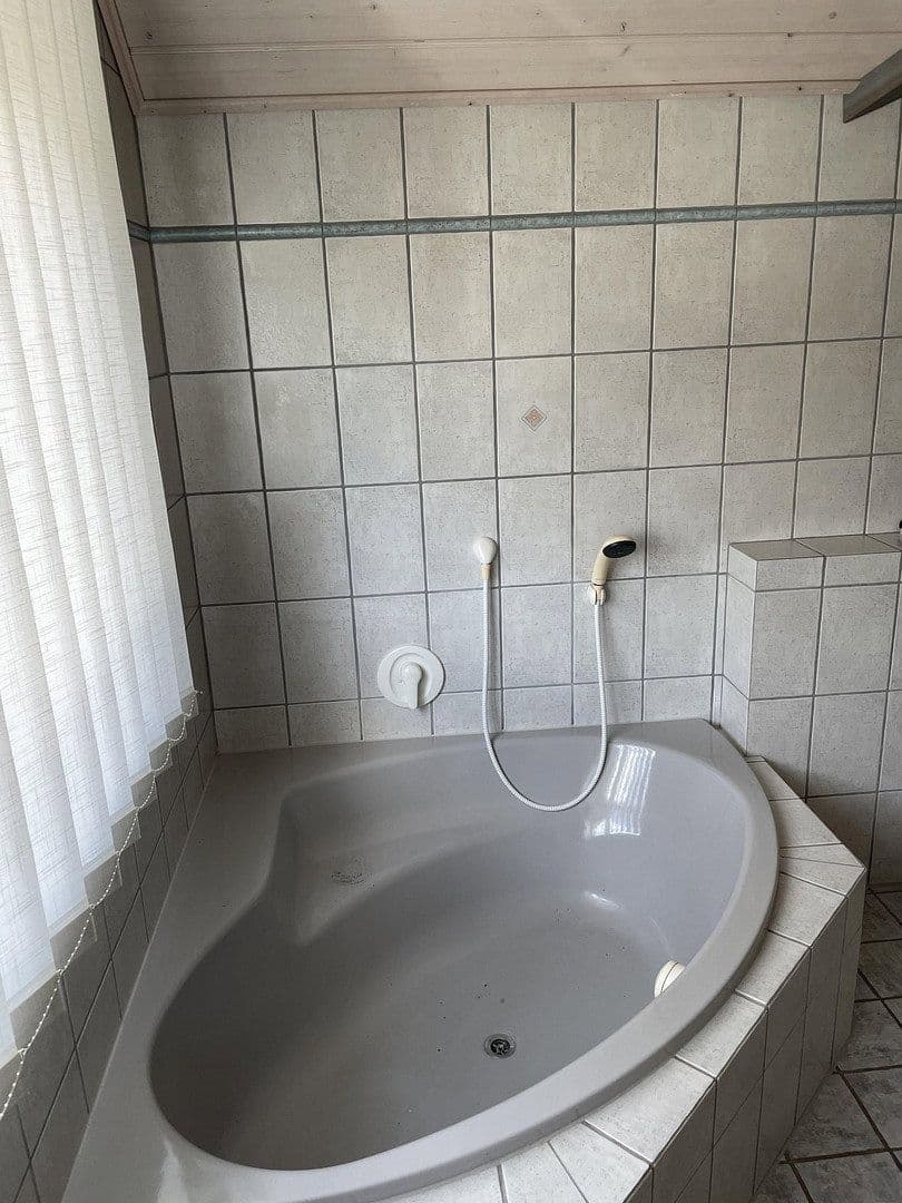 Prodej domu 337 m², pozemek 1.324 m², Im Wiesengrund 34, Montabaur, Porýní-Falc Prodej domu 337 m², pozemek 1.324 m², Im Wiesengrund 34, Montabaur, Porýní-Falc