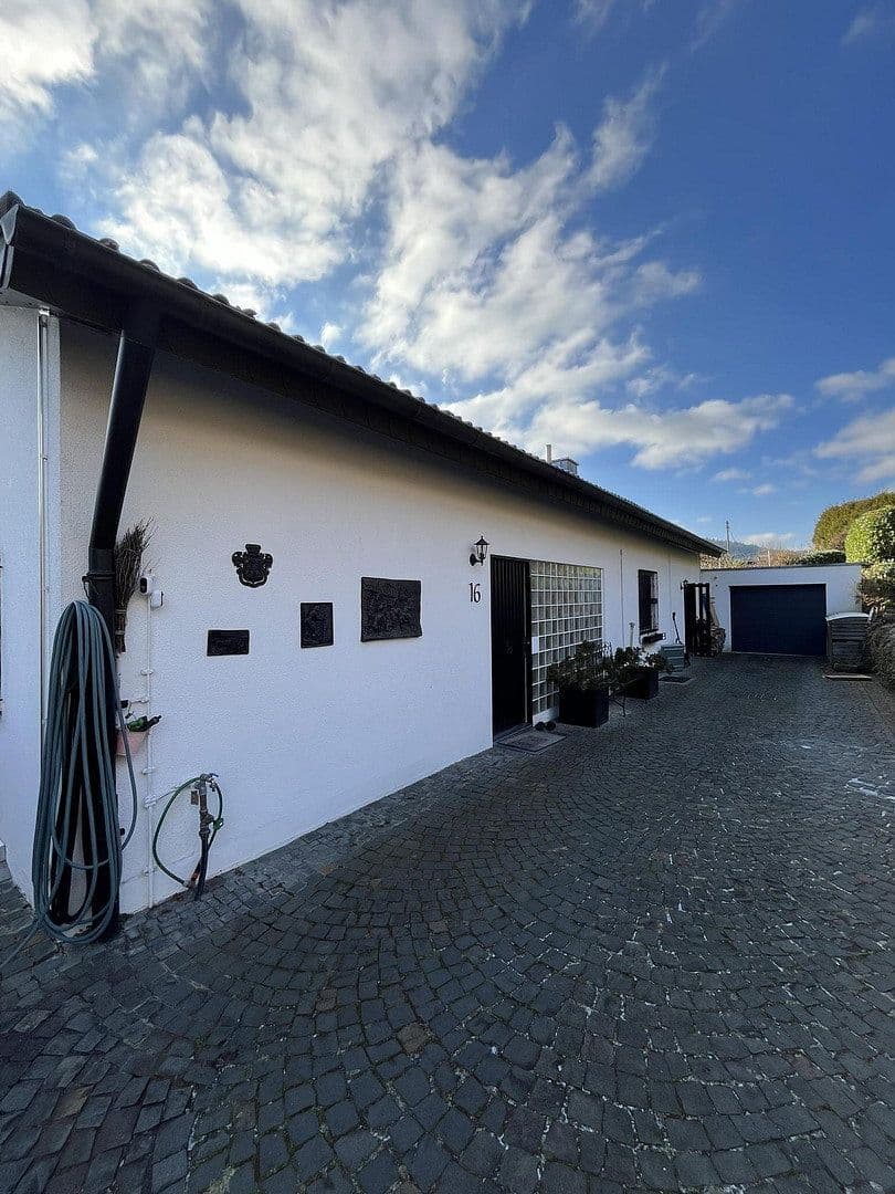 Prodej domu 160 m², pozemek 3.000 m², Heiligkreuzsteinach, Bádensko-Württembersko Prodej domu 160 m², pozemek 3.000 m², Heiligkreuzsteinach, Bádensko-Württembersko