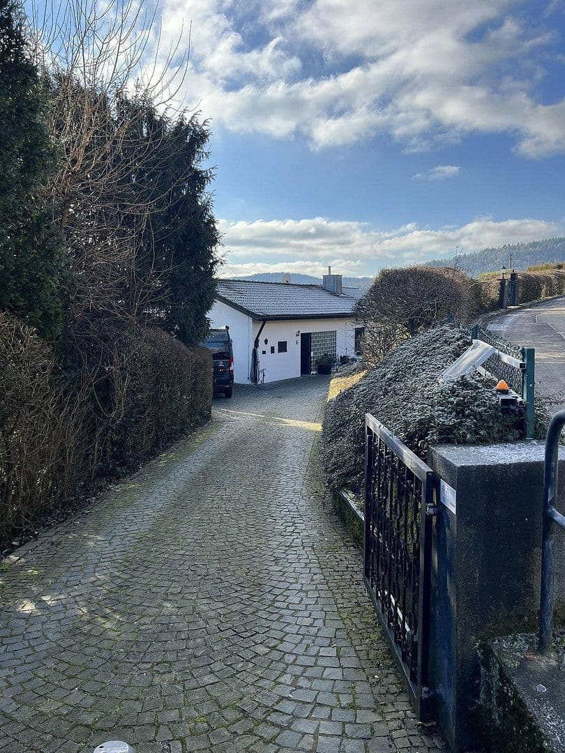 Prodej domu 160 m², pozemek 3.000 m², Heiligkreuzsteinach, Bádensko-Württembersko Prodej domu 160 m², pozemek 3.000 m², Heiligkreuzsteinach, Bádensko-Württembersko