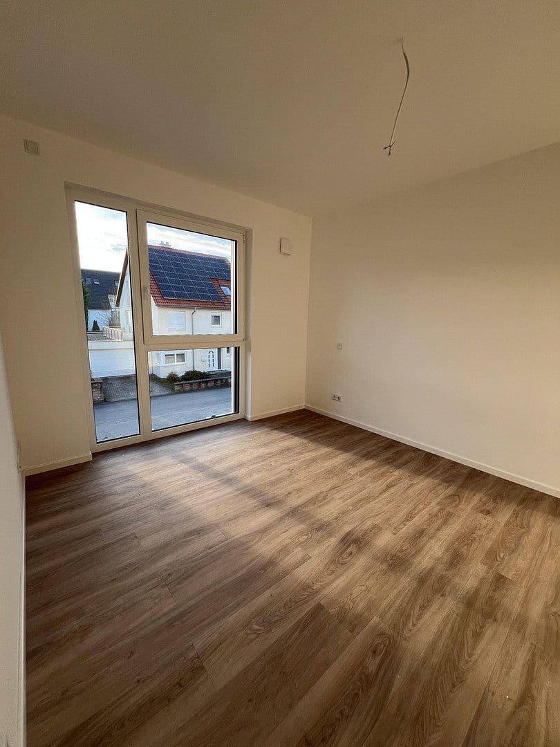 Pronájem bytu 2+1 55 m², Würzburger Straße 37, Stockstadt am Main, Bavorsko Pronájem bytu 2+1 55 m², Würzburger Straße 37, Stockstadt am Main, Bavorsko