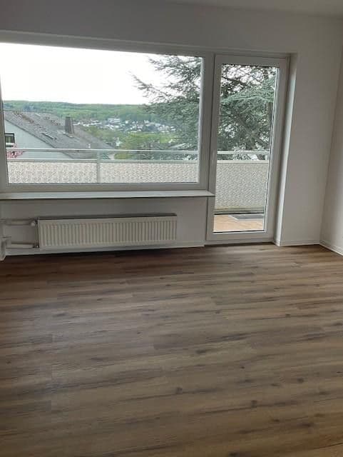Pronájem bytu 4+1 170 m², Fichtenstraße 40, Niedernhausen, Hessen Pronájem bytu 4+1 170 m², Fichtenstraße 40, Niedernhausen, Hessen