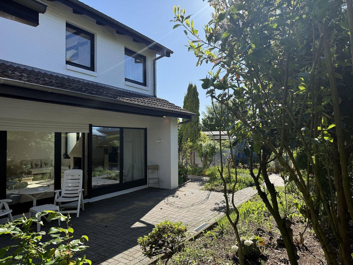 Prodej domu 153 m², pozemek 400 m², Stuhr, Dolní Sasko Prodej domu 153 m², pozemek 400 m², Stuhr, Dolní Sasko