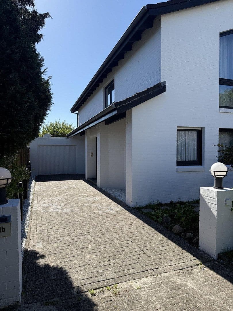 Prodej domu 153 m², pozemek 400 m², Stuhr, Dolní Sasko Prodej domu 153 m², pozemek 400 m², Stuhr, Dolní Sasko