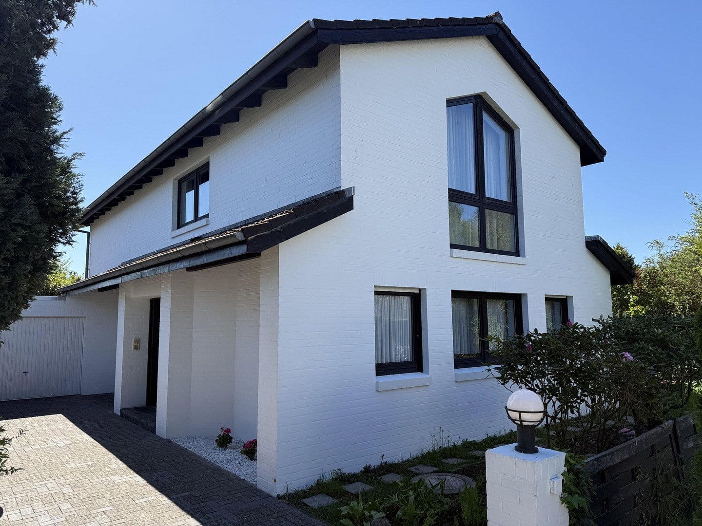 Prodej domu 153 m², pozemek 400 m², Stuhr, Dolní Sasko Prodej domu 153 m², pozemek 400 m², Stuhr, Dolní Sasko