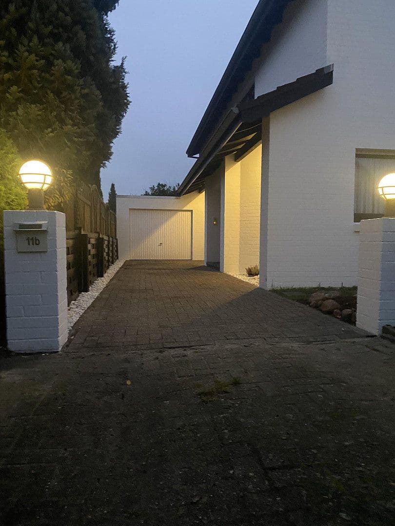 Prodej domu 153 m², pozemek 400 m², Stuhr, Dolní Sasko Prodej domu 153 m², pozemek 400 m², Stuhr, Dolní Sasko