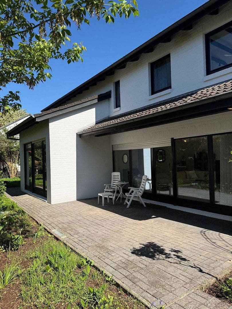 Prodej domu 153 m², pozemek 400 m², Stuhr, Dolní Sasko Prodej domu 153 m², pozemek 400 m², Stuhr, Dolní Sasko