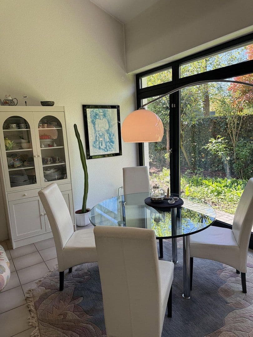Prodej domu 153 m², pozemek 400 m², Stuhr, Dolní Sasko Prodej domu 153 m², pozemek 400 m², Stuhr, Dolní Sasko