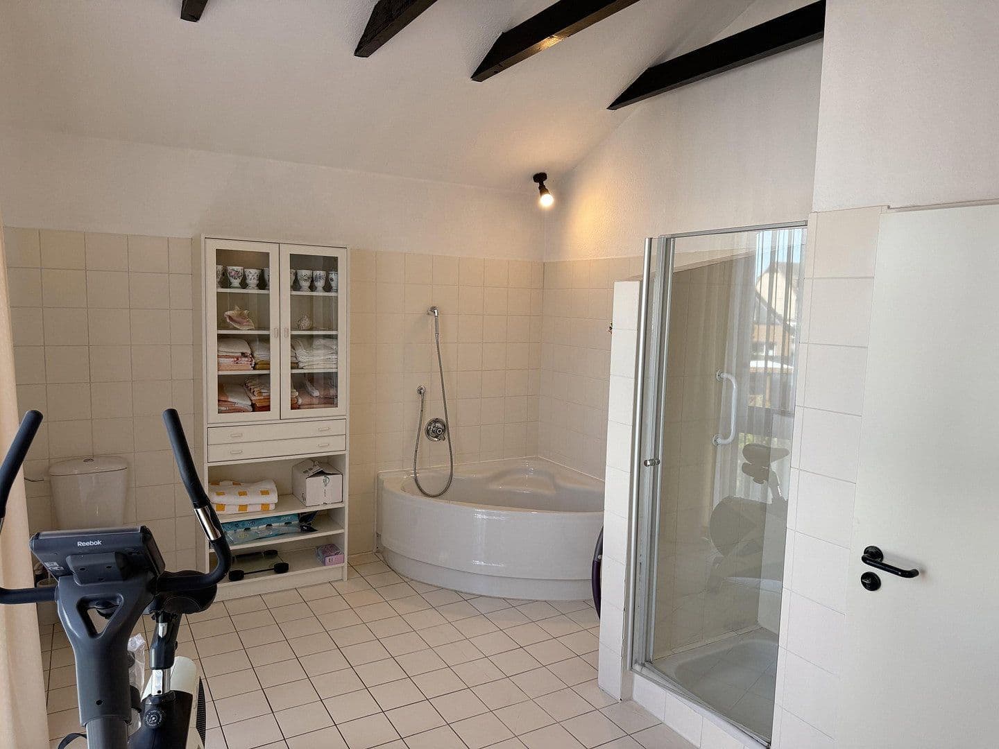 Prodej domu 153 m², pozemek 400 m², Stuhr, Dolní Sasko Prodej domu 153 m², pozemek 400 m², Stuhr, Dolní Sasko