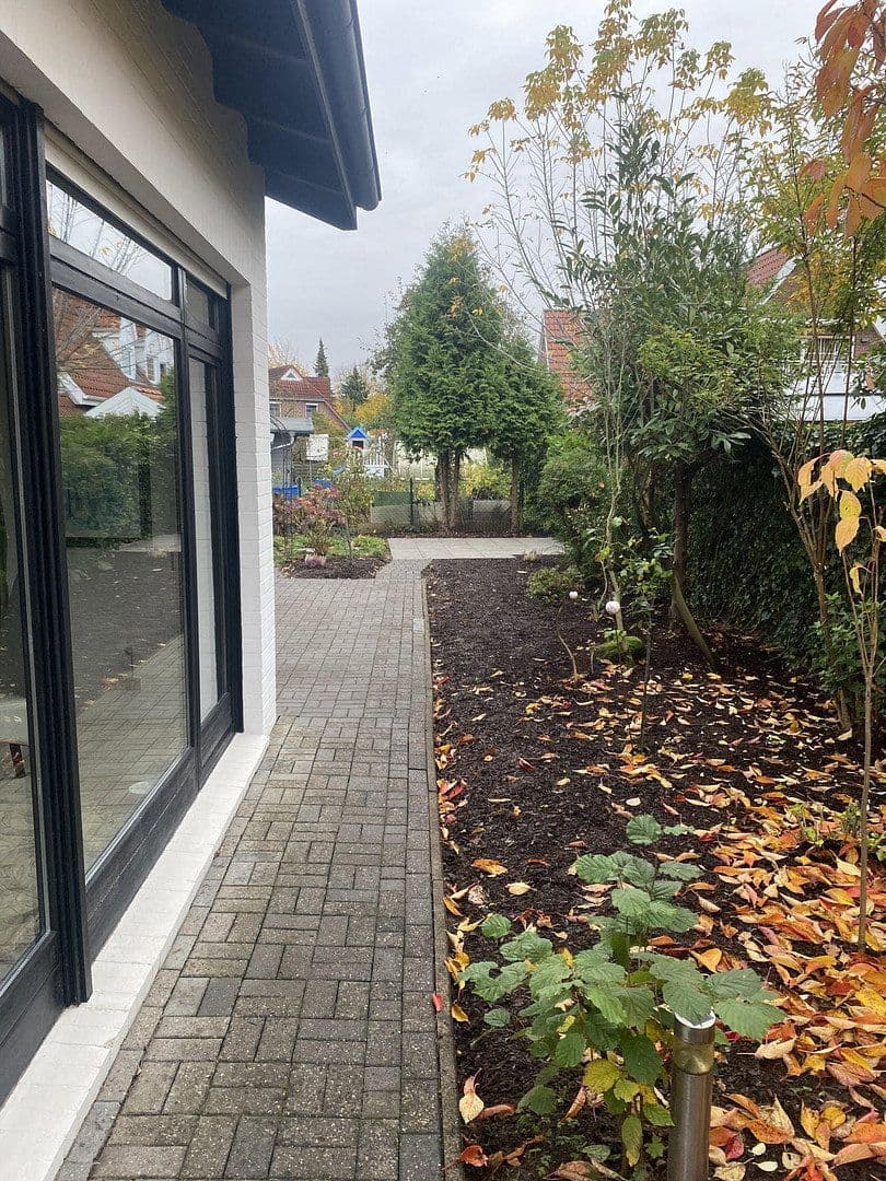 Prodej domu 153 m², pozemek 400 m², Stuhr, Dolní Sasko Prodej domu 153 m², pozemek 400 m², Stuhr, Dolní Sasko