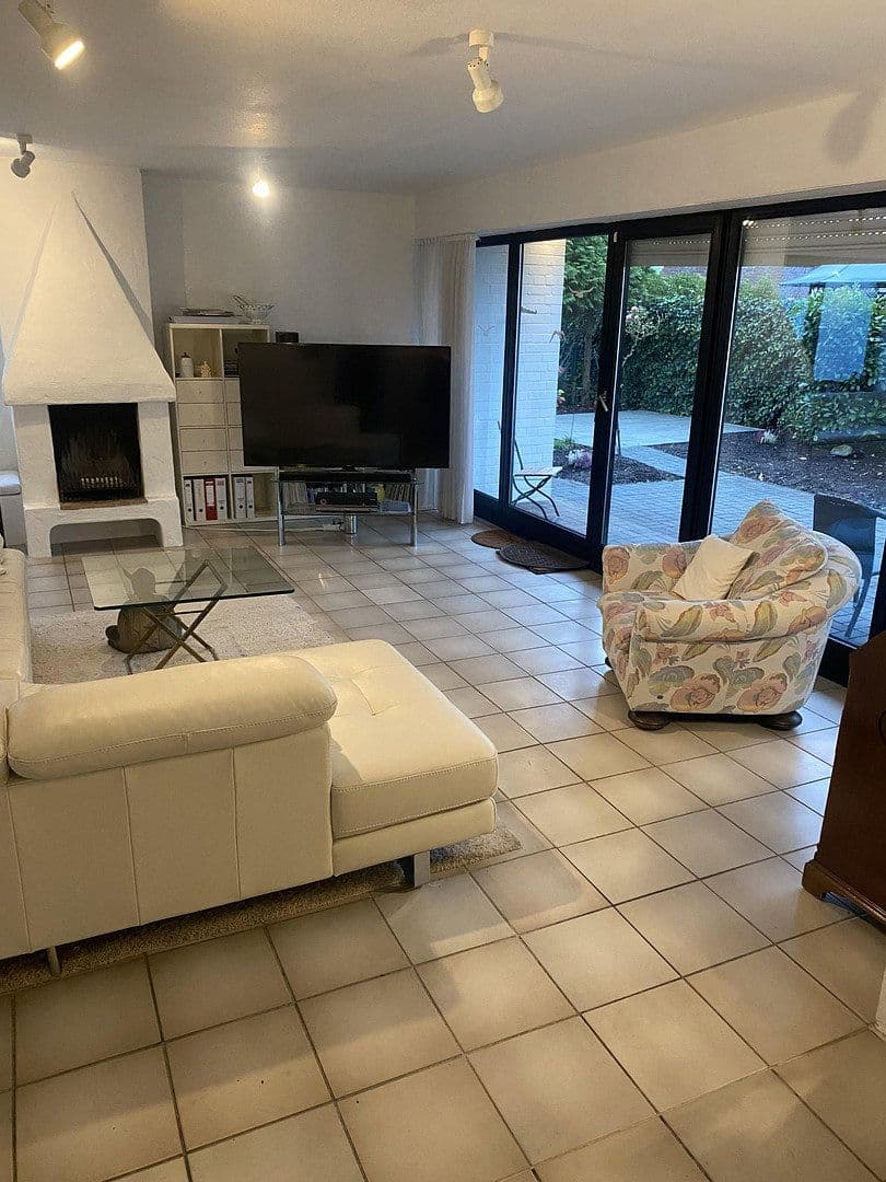Prodej domu 153 m², pozemek 400 m², Stuhr, Dolní Sasko Prodej domu 153 m², pozemek 400 m², Stuhr, Dolní Sasko