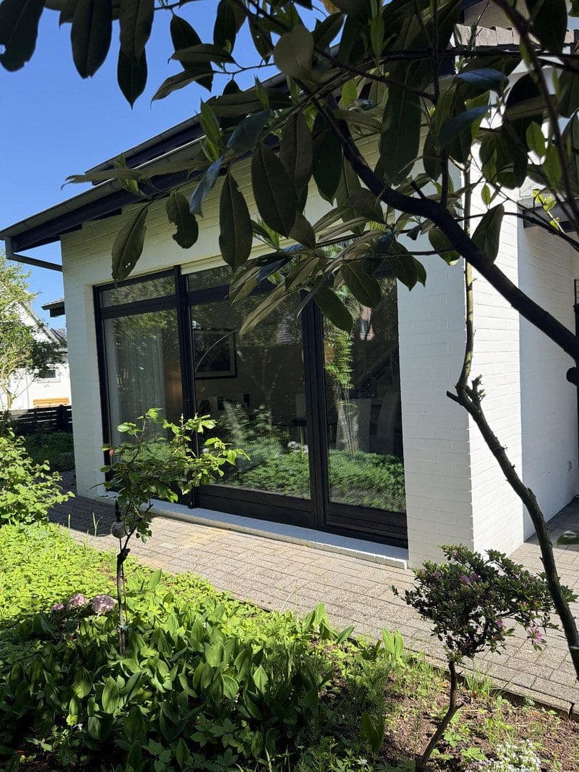 Prodej domu 153 m², pozemek 400 m², Stuhr, Dolní Sasko Prodej domu 153 m², pozemek 400 m², Stuhr, Dolní Sasko