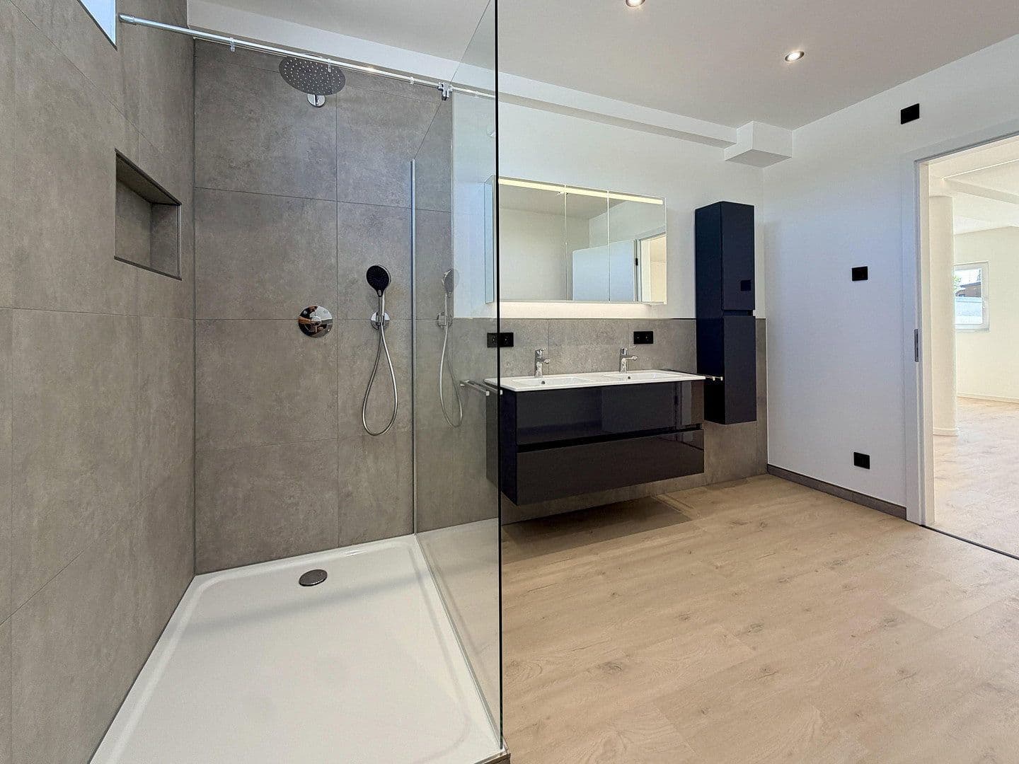 Pronájem bytu 4+1 134 m², Draisstr. 1, Karlsbad, Bádensko-Württembersko Pronájem bytu 4+1 134 m², Draisstr. 1, Karlsbad, Bádensko-Württembersko