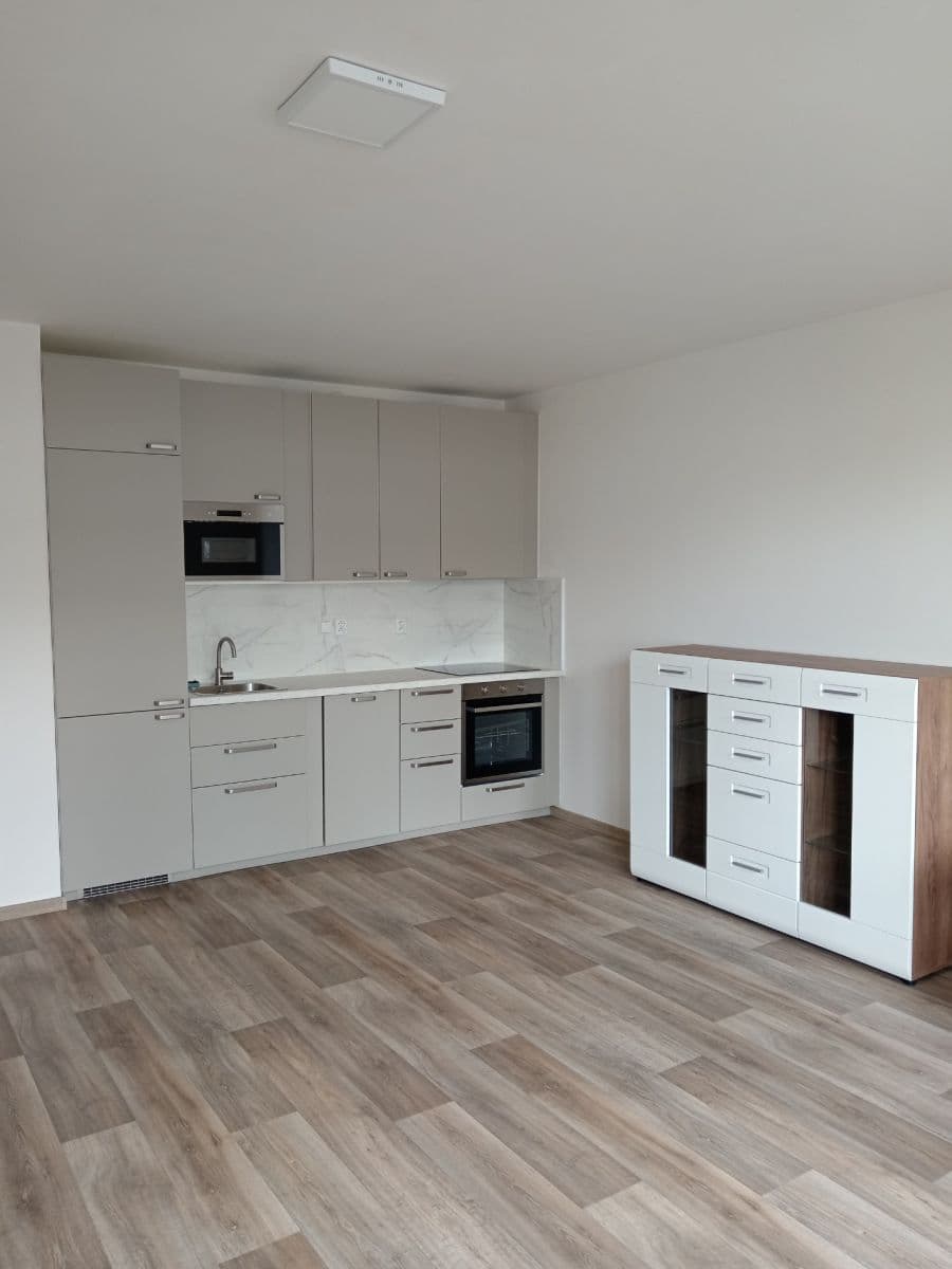 Pronájem bytu 1+kk 34 m², Sluneční náměstí, Praha, Praha Pronájem bytu 1+kk 34 m², Sluneční náměstí, Praha, Praha