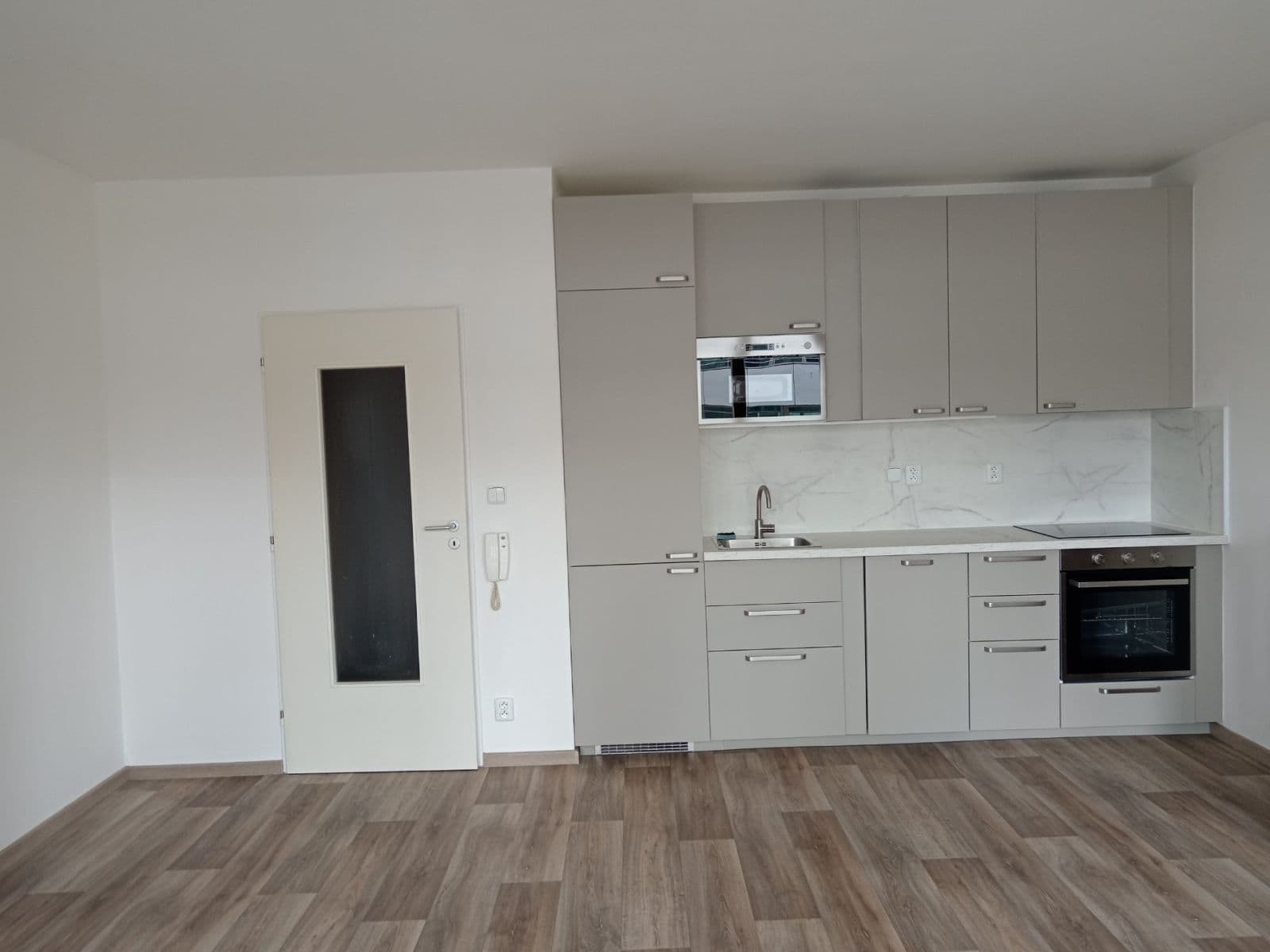 Pronájem bytu 1+kk 34 m², Sluneční náměstí, Praha, Praha Pronájem bytu 1+kk 34 m², Sluneční náměstí, Praha, Praha