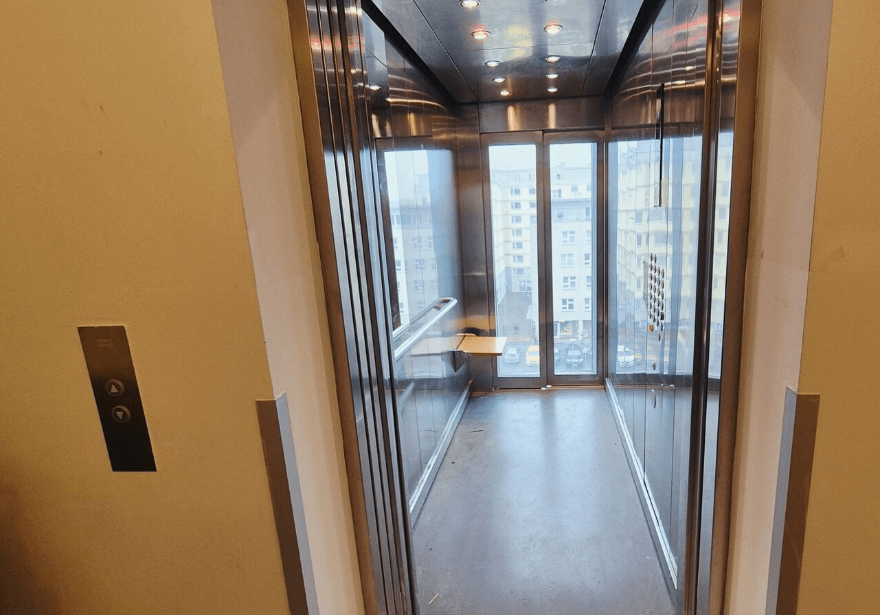 Pronájem bytu 1+kk 34 m², Sluneční náměstí, Praha, Praha Pronájem bytu 1+kk 34 m², Sluneční náměstí, Praha, Praha
