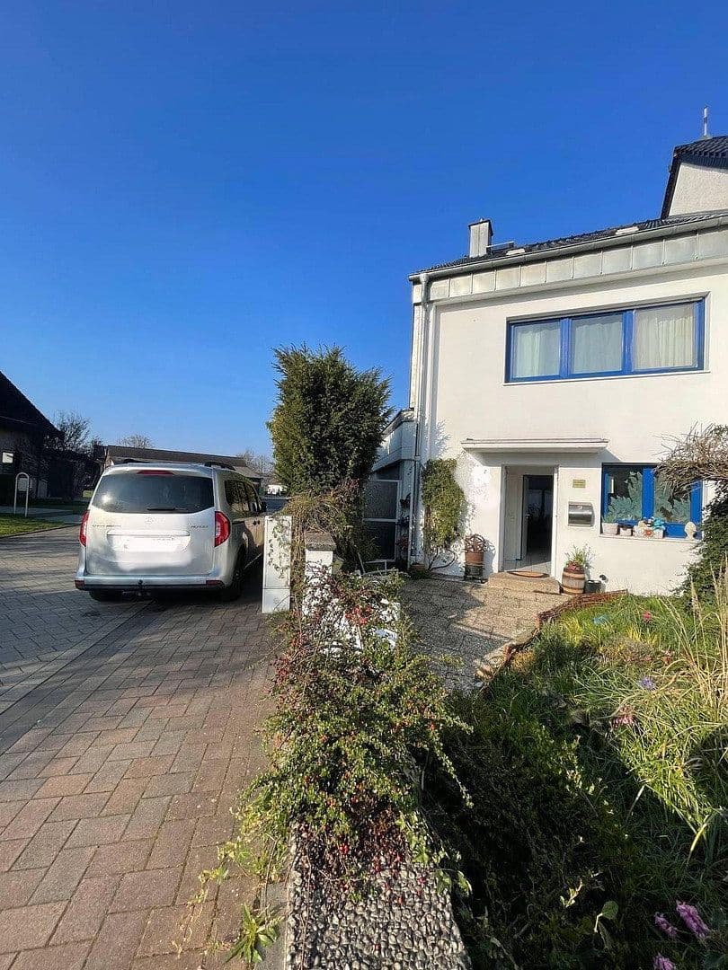 Prodej domu 180 m², pozemek 325 m², Niederkassel, Severní Porýní-Vestfálsko Prodej domu 180 m², pozemek 325 m², Niederkassel, Severní Porýní-Vestfálsko