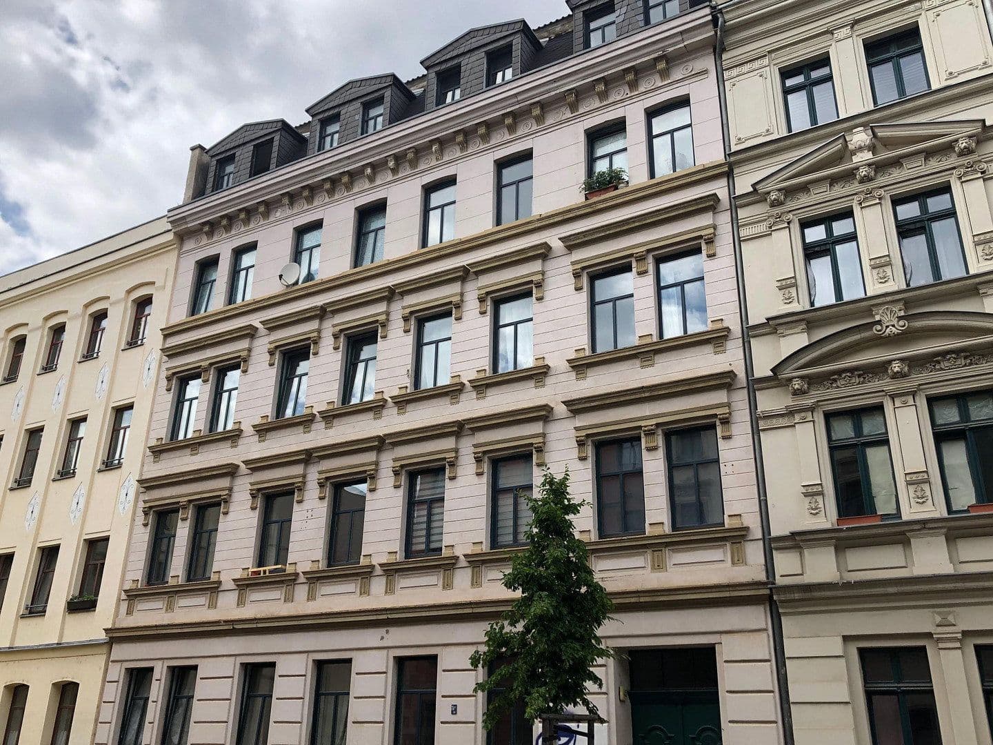 Pronájem domu 120 m², pozemek 600 m², Mariannenstrasse 45, Leipzig, Sasko Pronájem domu 120 m², pozemek 600 m², Mariannenstrasse 45, Leipzig, Sasko