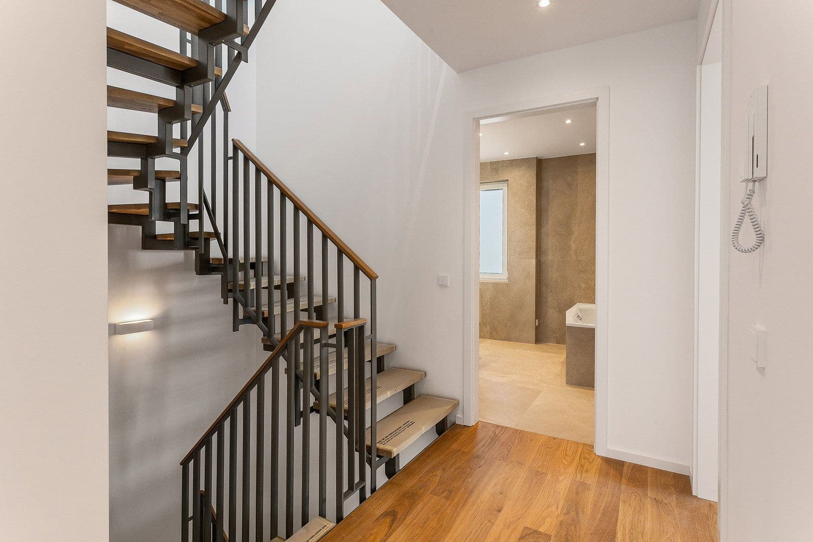 Pronájem domu 185 m², pozemek 330 m², Auf den Gänseweisen 24a, Liederbach am Taunus, Hessen Pronájem domu 185 m², pozemek 330 m², Auf den Gänseweisen 24a, Liederbach am Taunus, Hessen