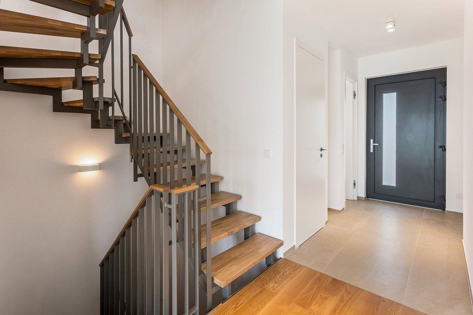 Pronájem domu 185 m², pozemek 330 m², Auf den Gänseweisen 24a, Liederbach am Taunus, Hessen Pronájem domu 185 m², pozemek 330 m², Auf den Gänseweisen 24a, Liederbach am Taunus, Hessen