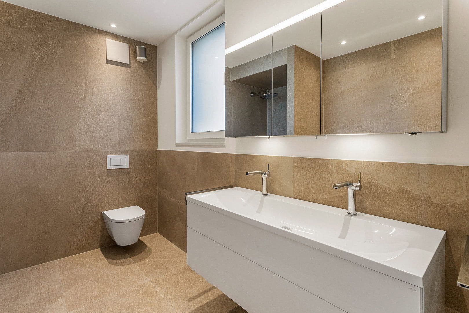 Pronájem domu 185 m², pozemek 330 m², Auf den Gänseweisen 24a, Liederbach am Taunus, Hessen Pronájem domu 185 m², pozemek 330 m², Auf den Gänseweisen 24a, Liederbach am Taunus, Hessen