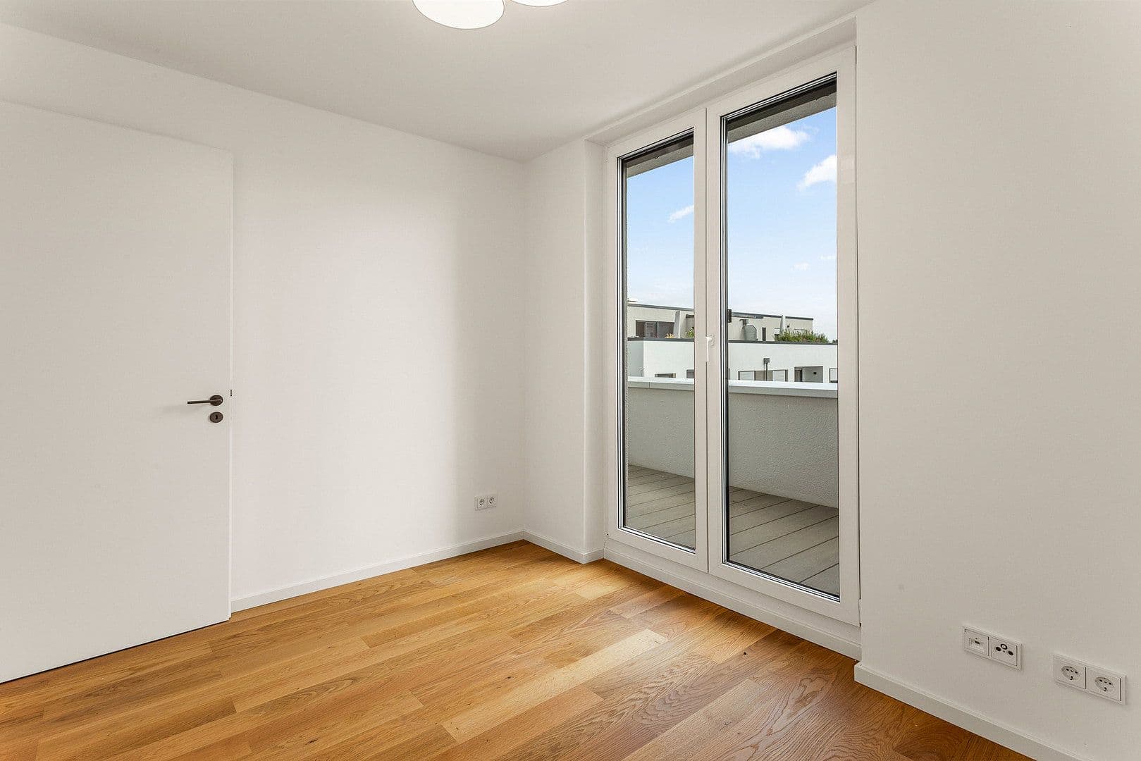 Pronájem domu 185 m², pozemek 330 m², Auf den Gänseweisen 24a, Liederbach am Taunus, Hessen Pronájem domu 185 m², pozemek 330 m², Auf den Gänseweisen 24a, Liederbach am Taunus, Hessen