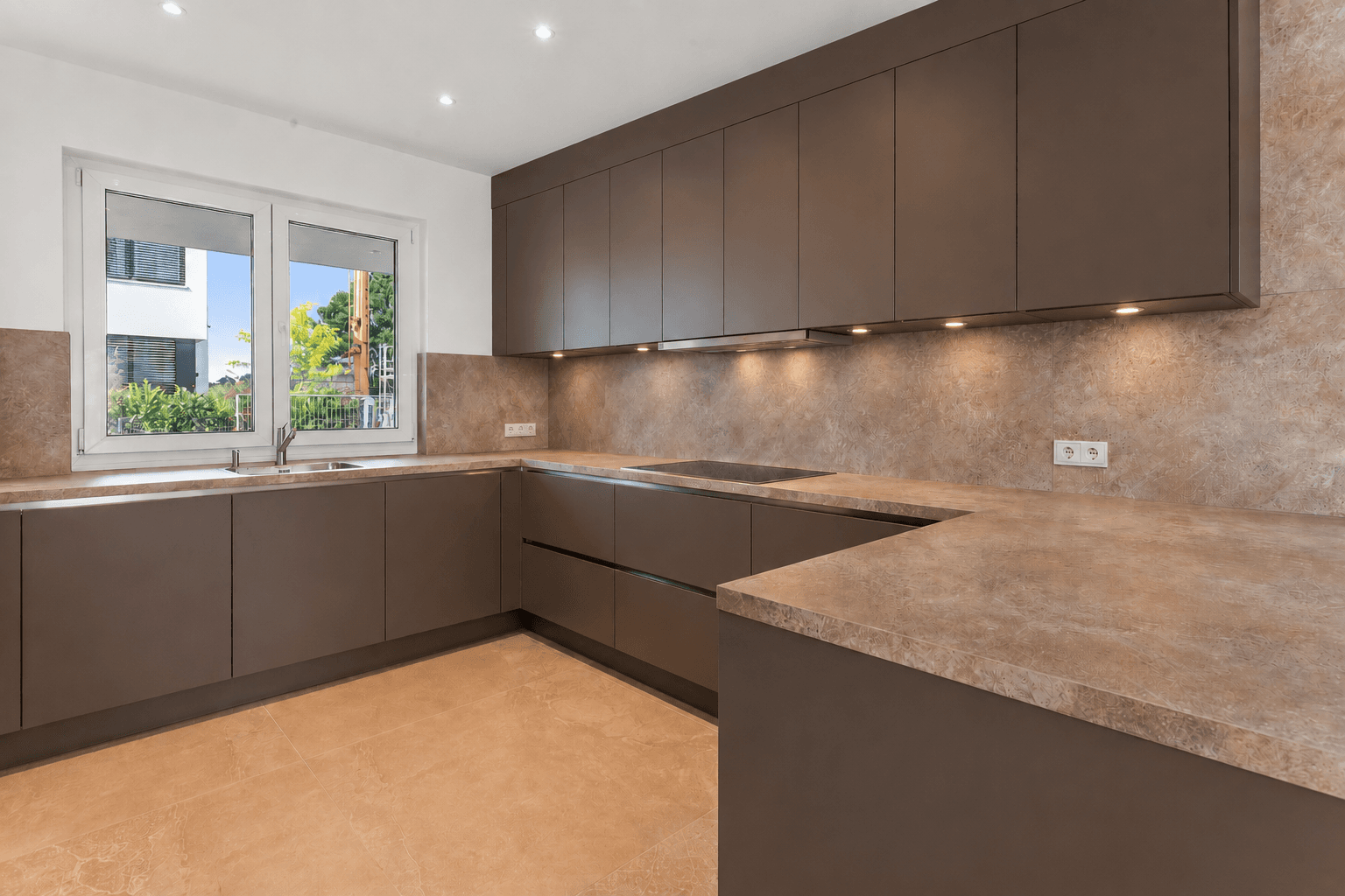 Pronájem domu 185 m², pozemek 330 m², Auf den Gänseweisen 24a, Liederbach am Taunus, Hessen Pronájem domu 185 m², pozemek 330 m², Auf den Gänseweisen 24a, Liederbach am Taunus, Hessen