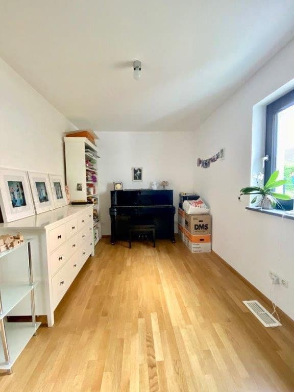 Pronájem domu 254 m², pozemek 451 m², Ottilie-Wildermuth-Weg 4, Frankfurt, Hessen Pronájem domu 254 m², pozemek 451 m², Ottilie-Wildermuth-Weg 4, Frankfurt, Hessen