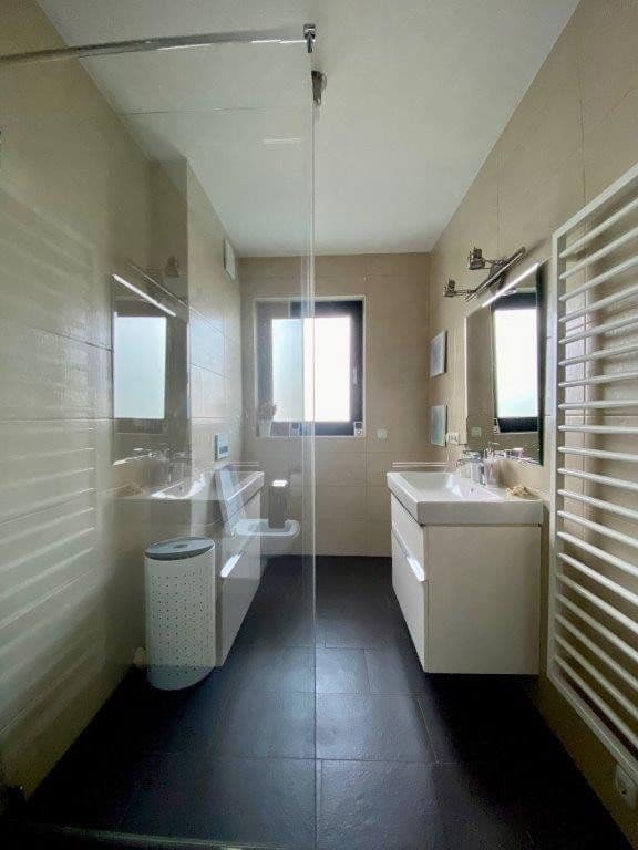 Pronájem domu 254 m², pozemek 451 m², Ottilie-Wildermuth-Weg 4, Frankfurt, Hessen Pronájem domu 254 m², pozemek 451 m², Ottilie-Wildermuth-Weg 4, Frankfurt, Hessen