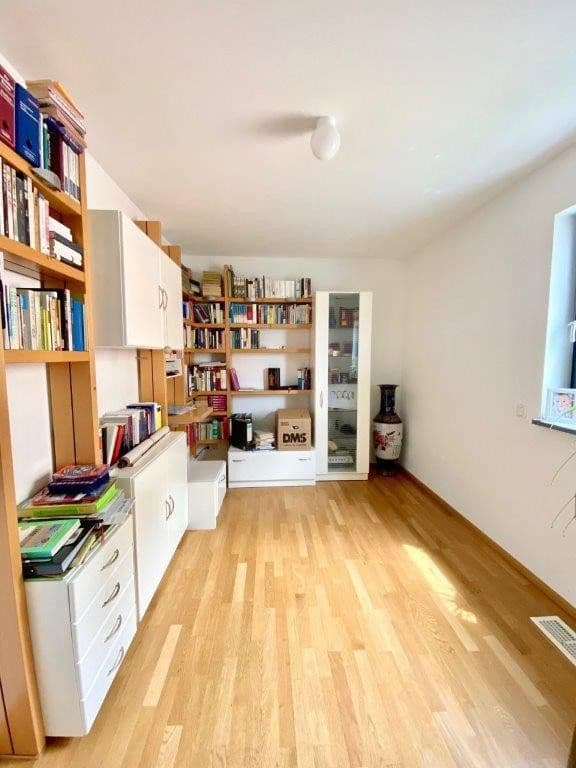 Pronájem domu 254 m², pozemek 451 m², Ottilie-Wildermuth-Weg 4, Frankfurt, Hessen Pronájem domu 254 m², pozemek 451 m², Ottilie-Wildermuth-Weg 4, Frankfurt, Hessen