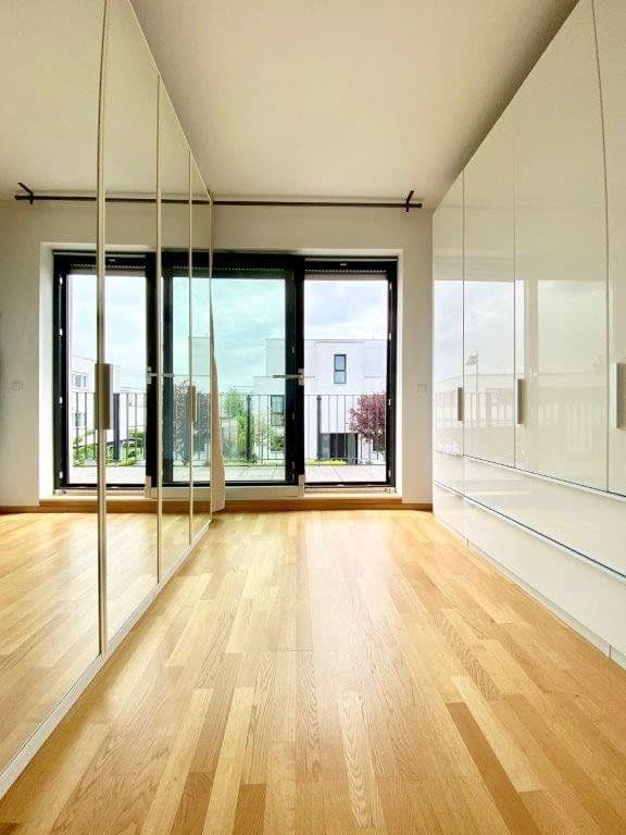 Pronájem domu 254 m², pozemek 451 m², Ottilie-Wildermuth-Weg 4, Frankfurt, Hessen Pronájem domu 254 m², pozemek 451 m², Ottilie-Wildermuth-Weg 4, Frankfurt, Hessen