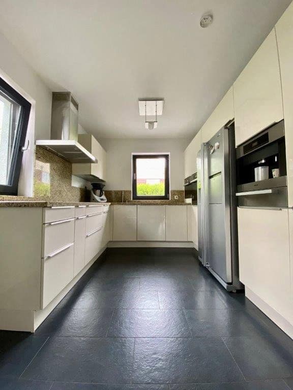 Pronájem domu 254 m², pozemek 451 m², Ottilie-Wildermuth-Weg 4, Frankfurt, Hessen Pronájem domu 254 m², pozemek 451 m², Ottilie-Wildermuth-Weg 4, Frankfurt, Hessen