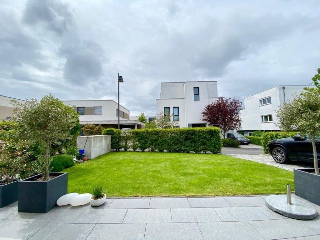 Pronájem domu 254 m², pozemek 451 m², Ottilie-Wildermuth-Weg 4, Frankfurt, Hessen Pronájem domu 254 m², pozemek 451 m², Ottilie-Wildermuth-Weg 4, Frankfurt, Hessen