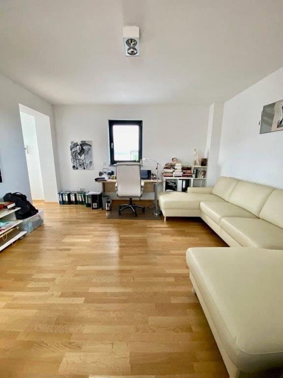 Pronájem domu 254 m², pozemek 451 m², Ottilie-Wildermuth-Weg 4, Frankfurt, Hessen Pronájem domu 254 m², pozemek 451 m², Ottilie-Wildermuth-Weg 4, Frankfurt, Hessen