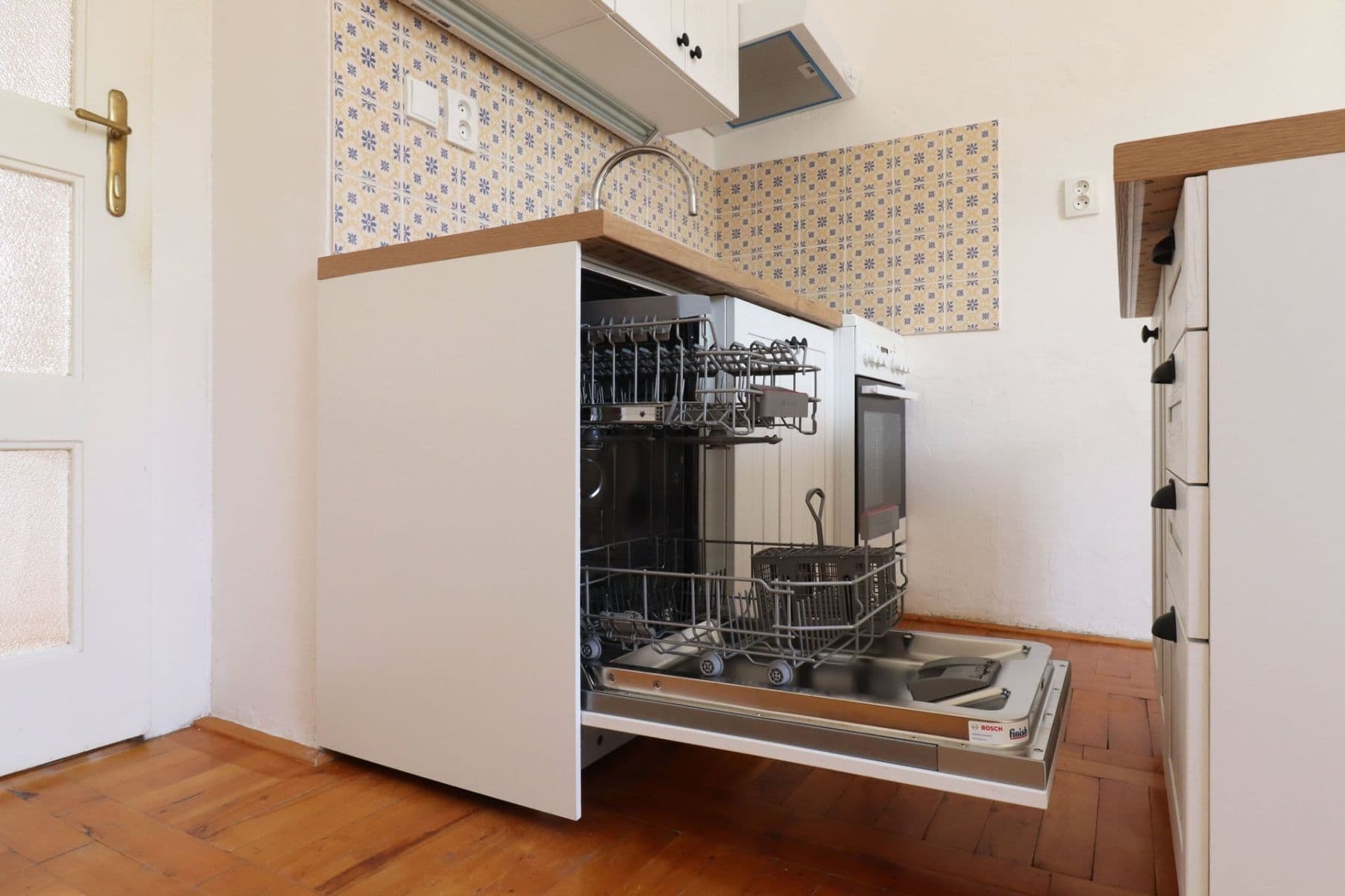 Pronájem bytu 2+1 80 m², V Cibulkách, Praha, Praha Pronájem bytu 2+1 80 m², V Cibulkách, Praha, Praha