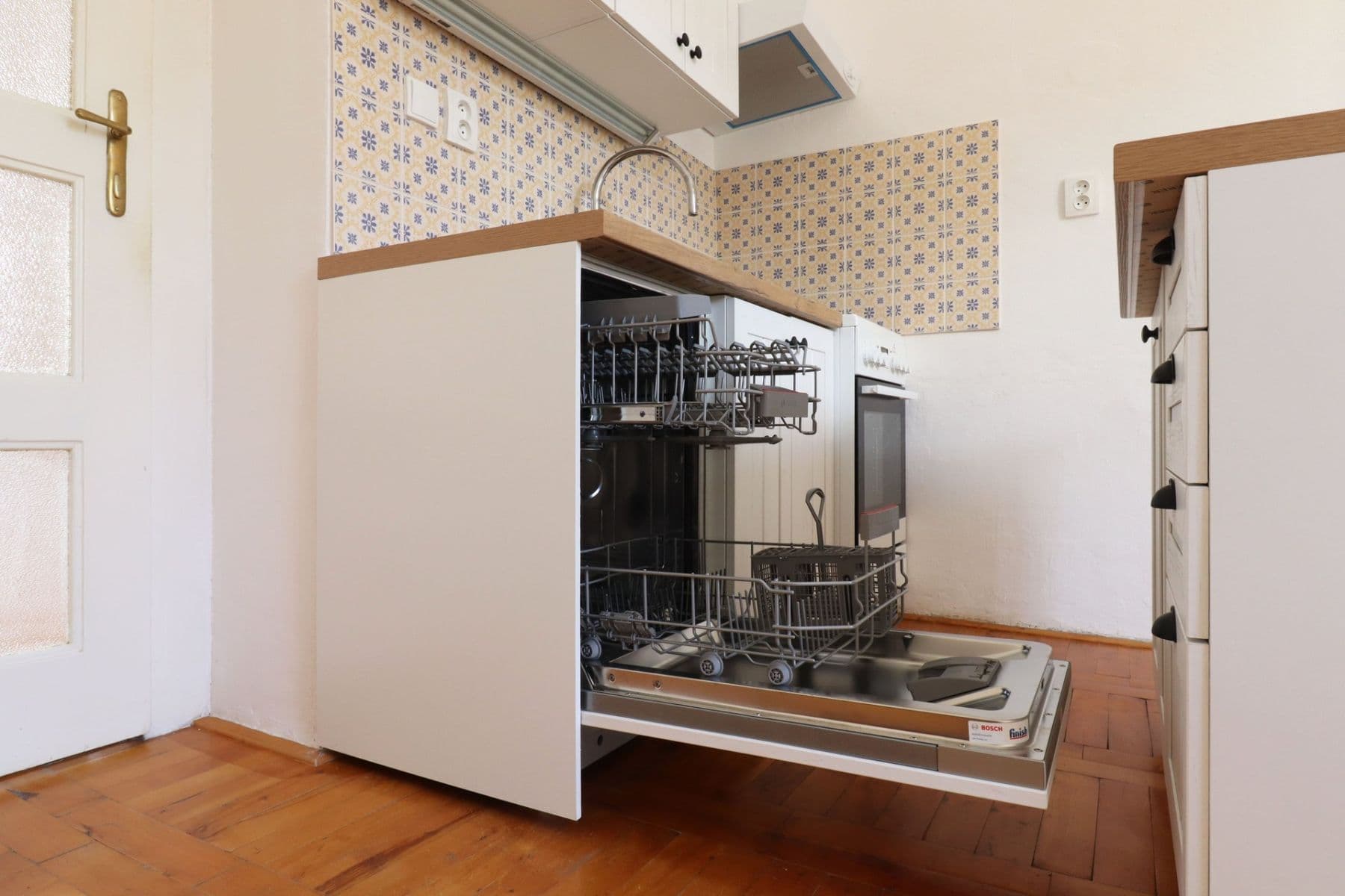 Pronájem bytu 2+1 80 m², V Cibulkách, Praha, Praha Pronájem bytu 2+1 80 m², V Cibulkách, Praha, Praha