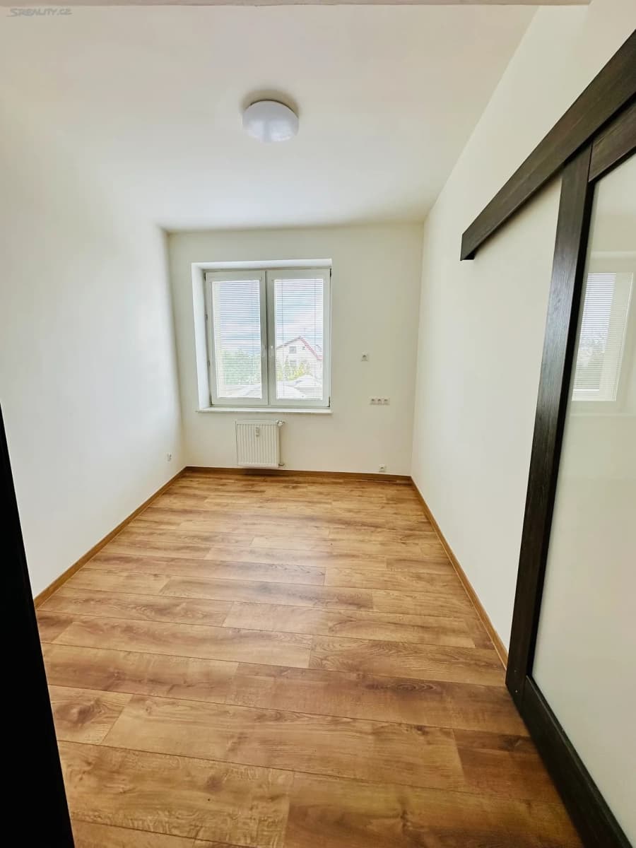 Pronájem bytu 2+kk 30 m², Suchdolské náměstí, Praha, Praha Pronájem bytu 2+kk 30 m², Suchdolské náměstí, Praha, Praha